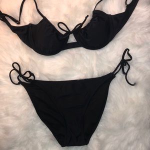 Black underwire bikini